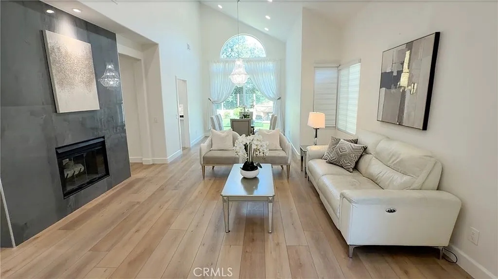 3 bed, 2.5 bath, 2026 sqft, $6,200 — Photo 4