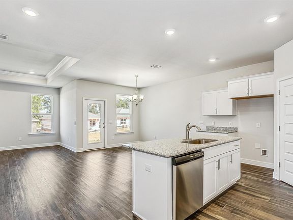 5th image of 2692 Avalon St