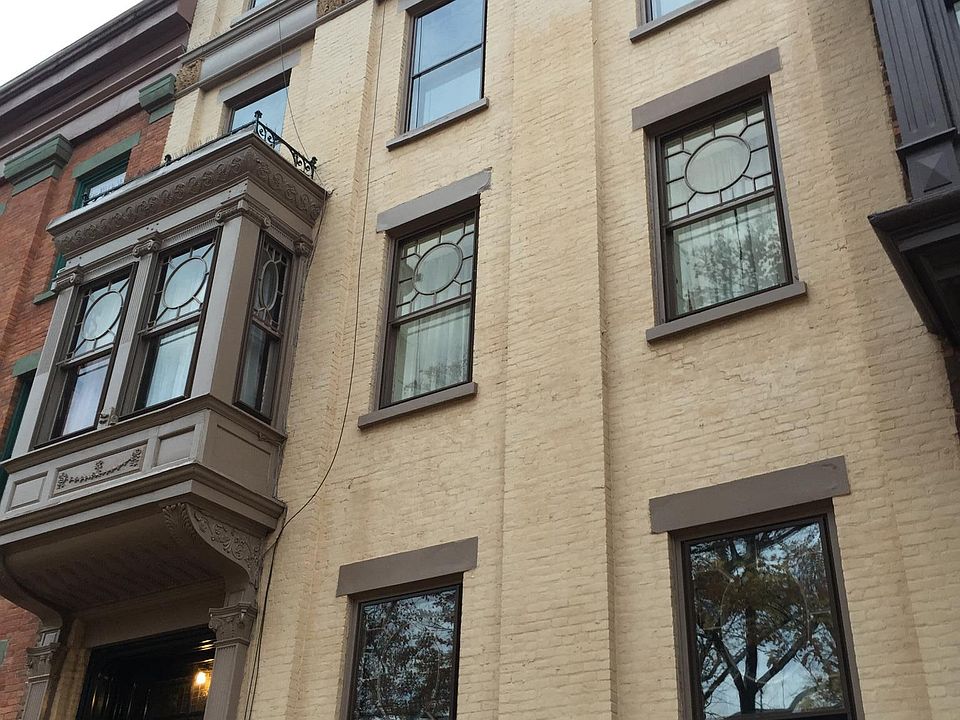 1st image of 2 Washington Pl Floor 1