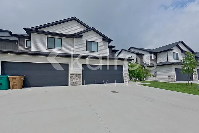 3 bed, 2.5 bath, 1584 sqft, $1,995 — Photo 3