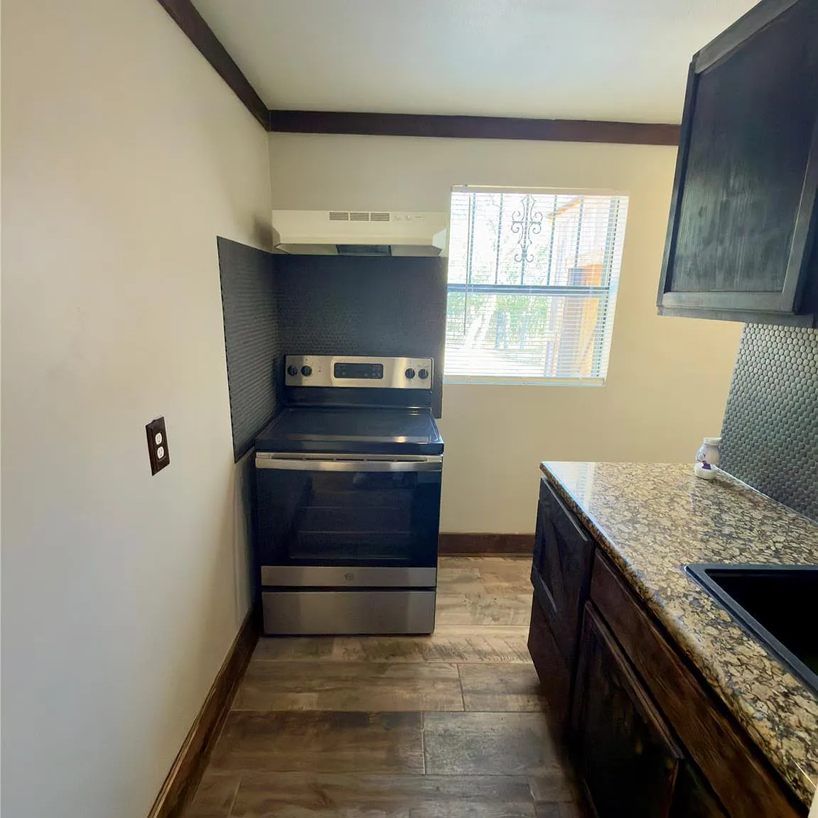 1 bed, 1.0 bath, 301 sqft, $1,100 — Photo 3