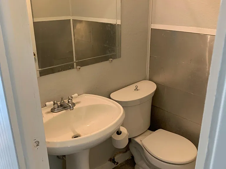 7902 Wilson St — Photo 9
