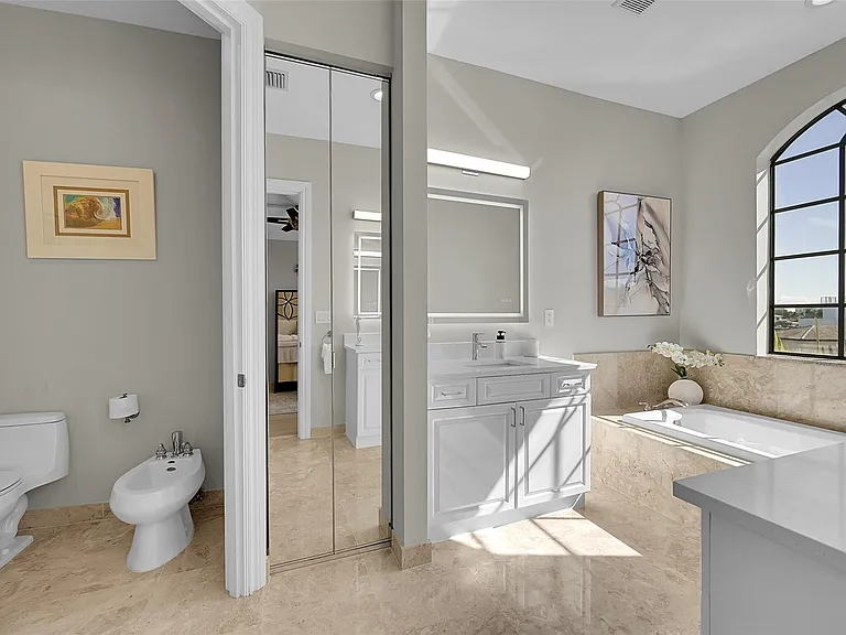 2254 SE 7th St — Photo 24