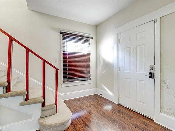5th image of 802 Douglas St