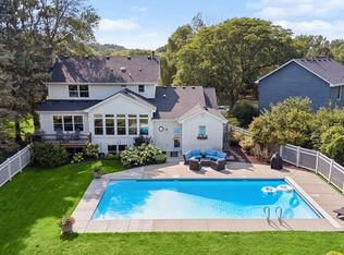210 Piedmont Ct, Chanhassen, MN 55317