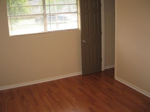 3rd image of 4007 Camellia Dr APT A