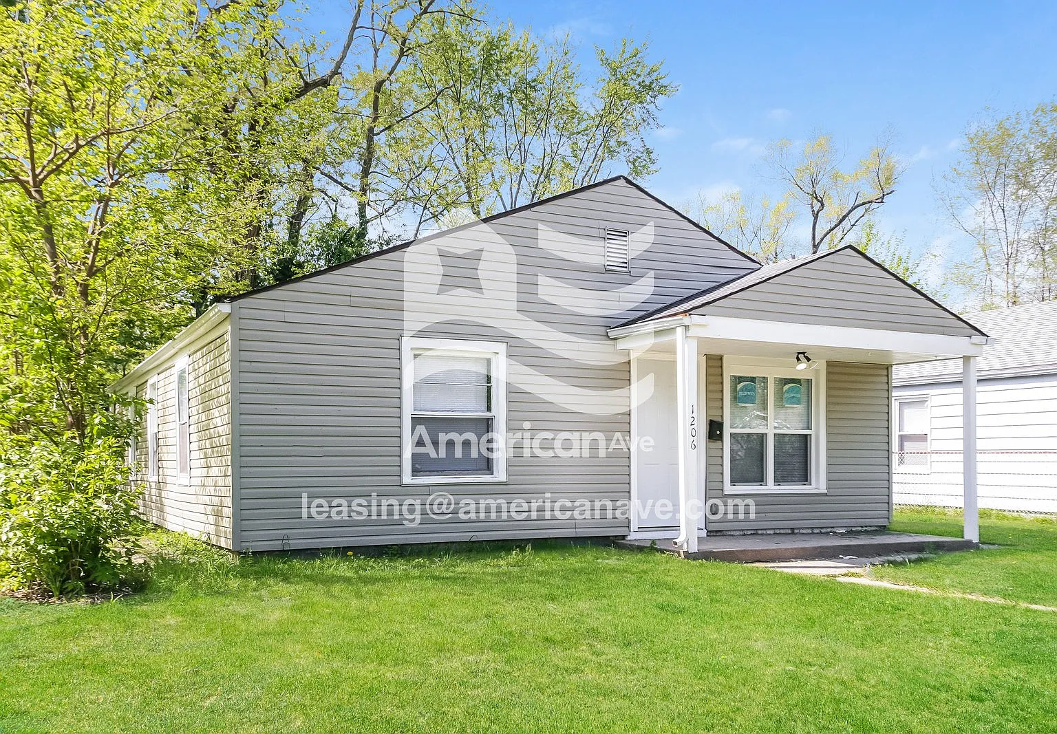 3 bed, 1.0 bath, 1008 sqft, $1,272 — Photo 2