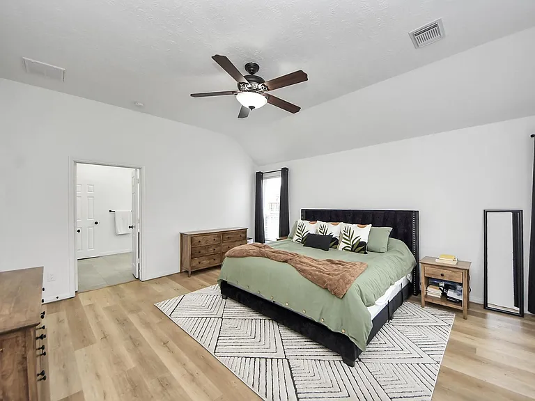 1910 Fox Path Ct — Photo 18