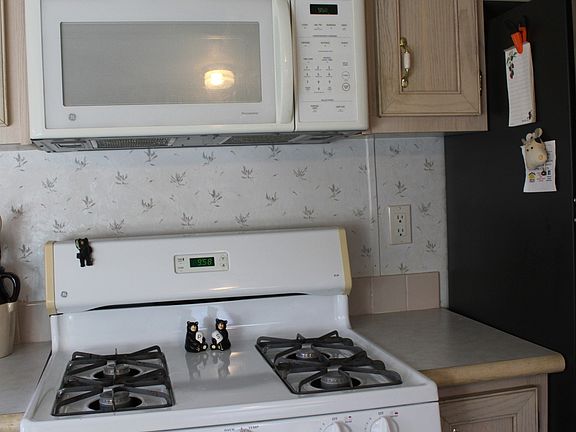 4th image of 79 Maple Wood Ln