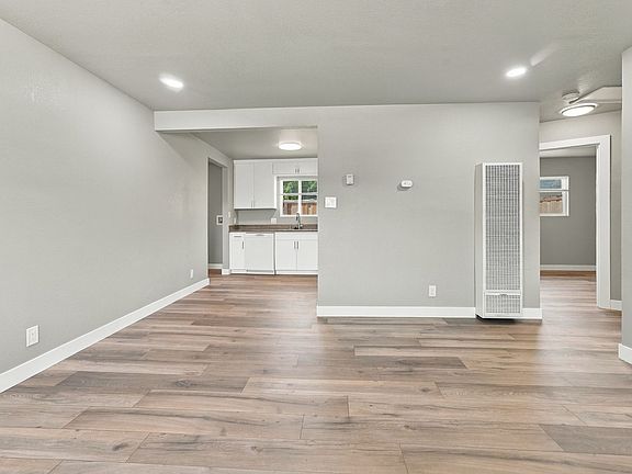 3rd image of 811 Blossom Way