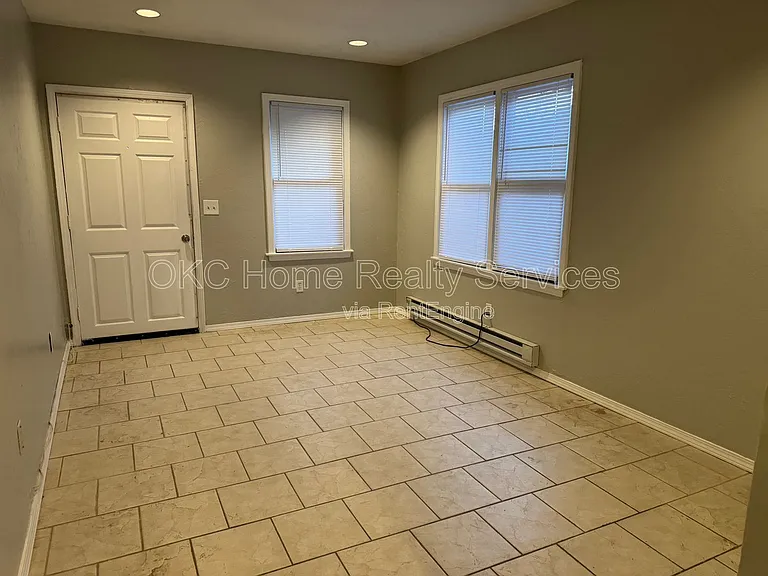 2533 1/2 NW 39th Ter — Photo 3