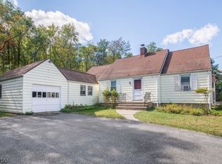 8 Shire Ave, Fairfield, NJ 07004