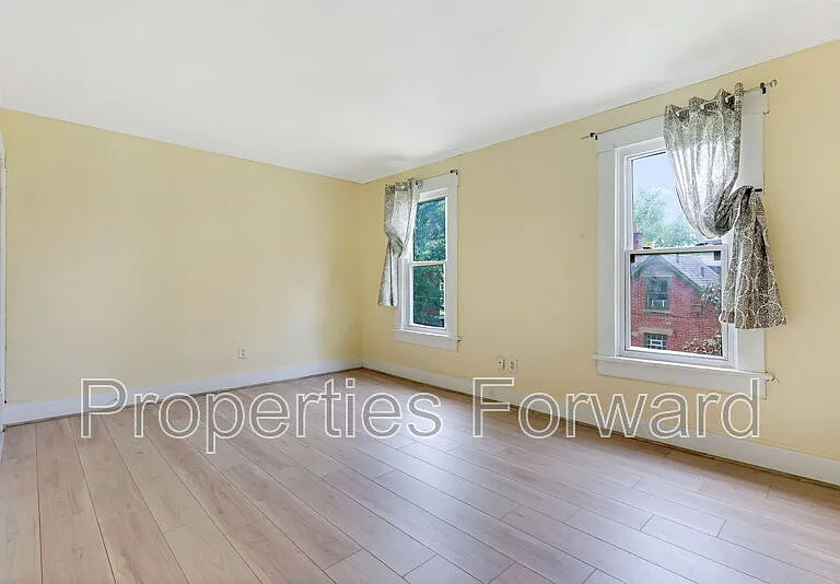 673 E Sycamore St — Photo 24