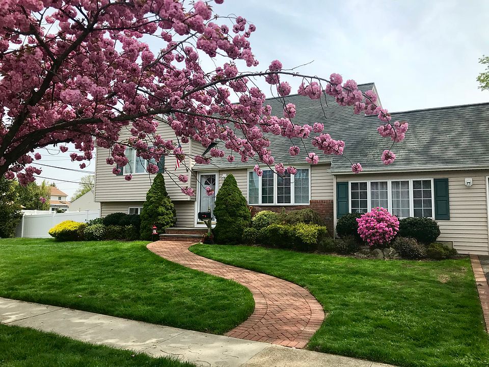 1st image of 117 Massapequa Ave