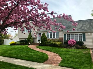 117 Massapequa Ave, Massapequa, NY 11758
