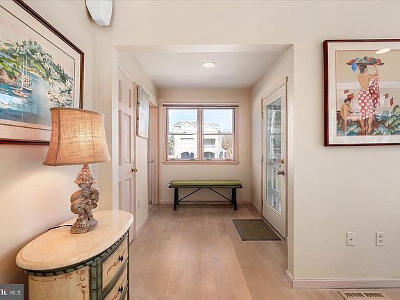 3rd image of 6 E Houston St