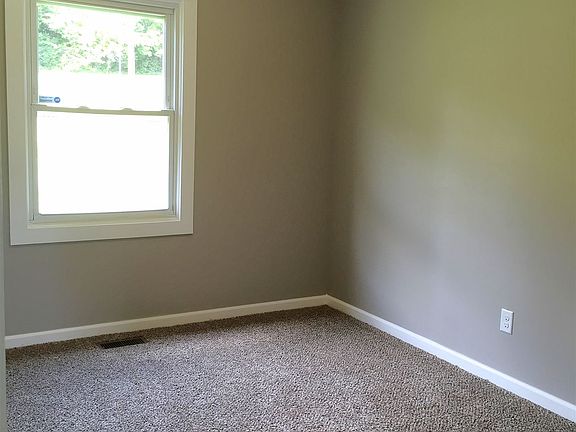 5th image of 703 Martha Ln