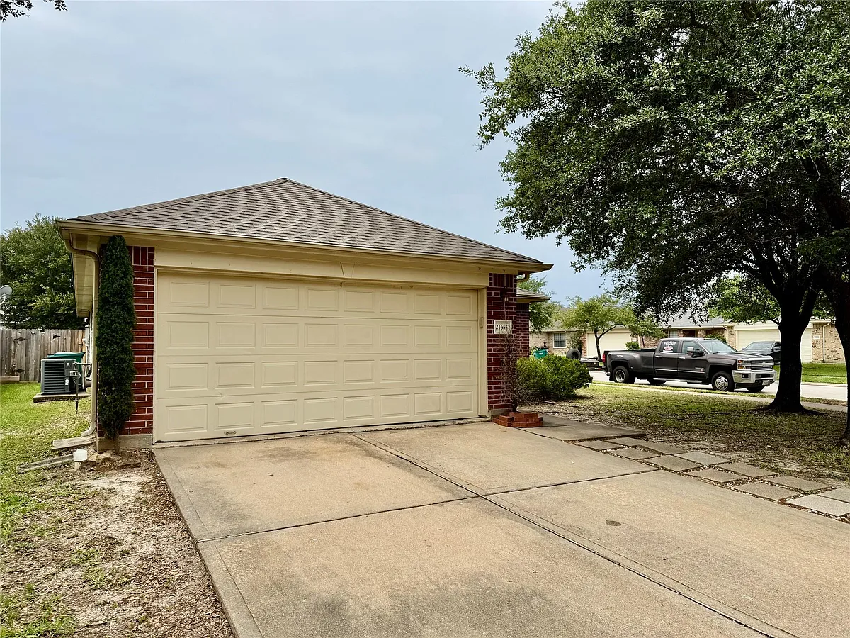 Building Photo - 21655 Falvel Sunset Ct