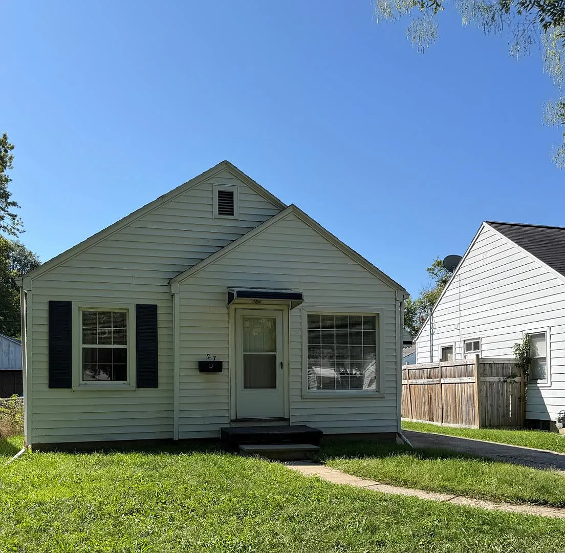 2 bed, 1.0 bath, 738 sqft, $1,100 — Photo 1