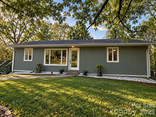 120 42nd Avenue Cir NE, Hickory, NC 28601