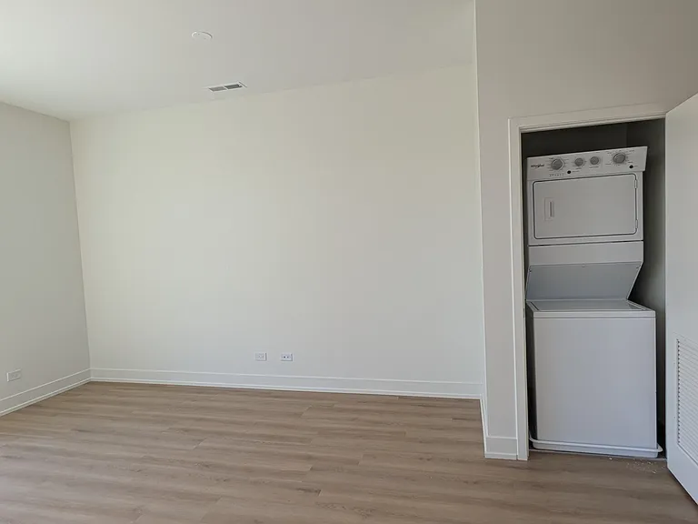 4740 W Addison St #2 — Photo 7