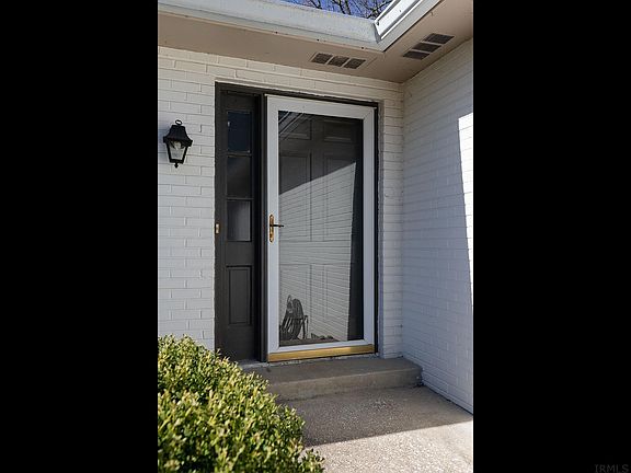 3rd image of 3626 S Kingsbury Ave