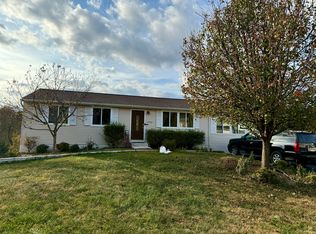 12823 Wrexham Rd, Herndon, VA 20171