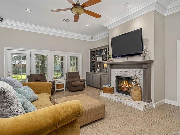 4th image of 4022 Wisteria Ln