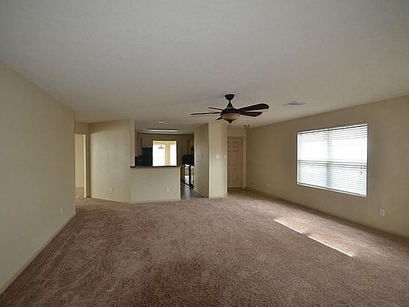 4th image of 3527 Barkers Crossing Ave