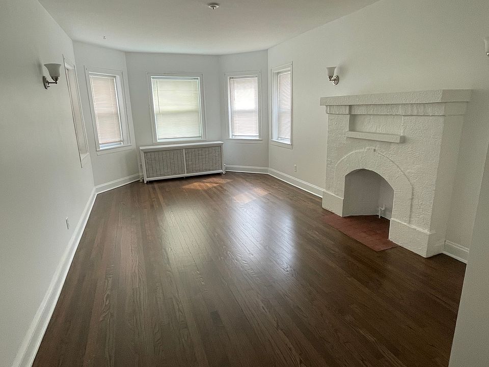 1st image of 6048 N Albany Ave #1
