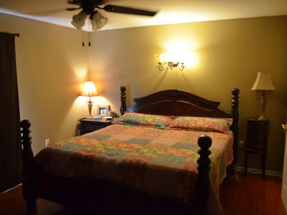5th image of 404 Helm St