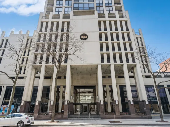 1122 N Clark St APT 2704, Chicago, IL 60610