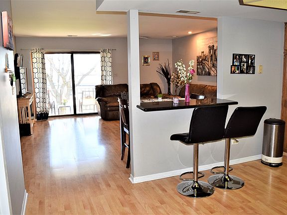 5th image of 10524 S Keating Ave APT 203