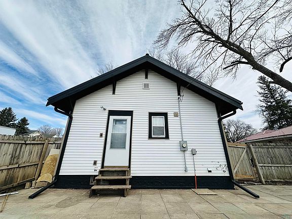 4th image of 111 Summit St