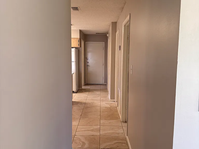 7504 N Thatcher Ave — Photo 9