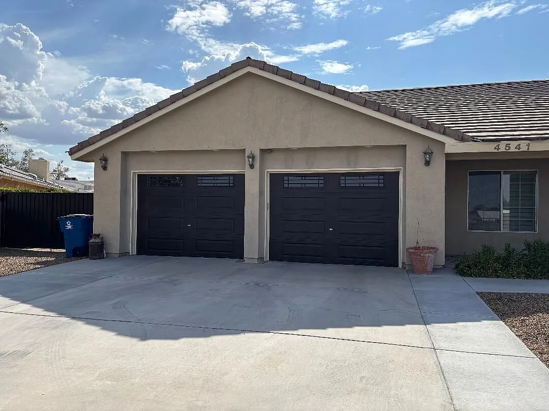 6 bed, 3.0 bath, 3752 sqft, $4,200 — Photo 2
