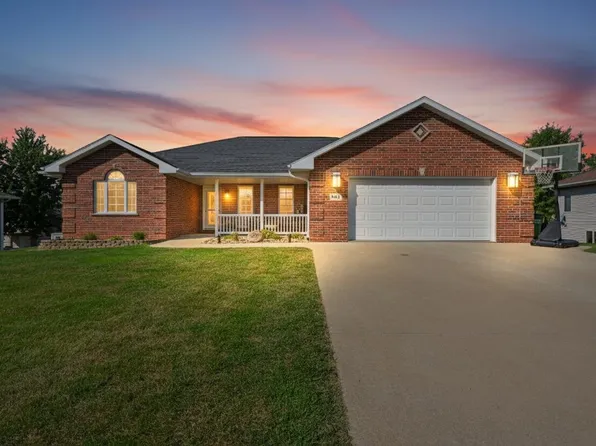 963 Peosta St, Peosta, IA 52068
