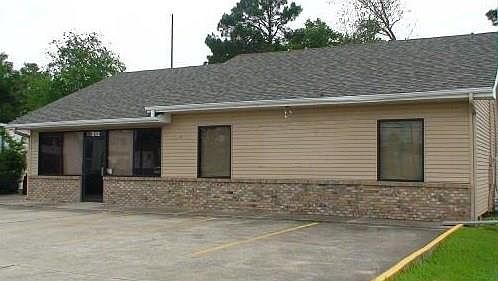 2nd image of 212 W Prien Lake Rd