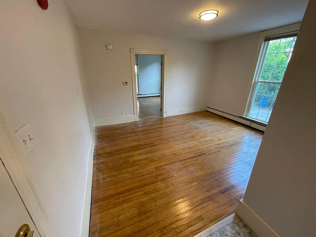 1 bed, 400 sqft, $2,145 — Photo 4