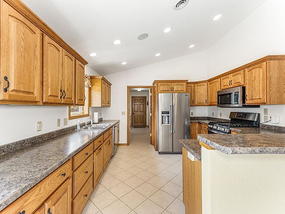 4th image of 8601 Oak Park Cir