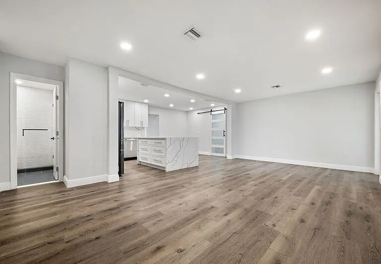 2298 NE 4th Ave — Photo 9