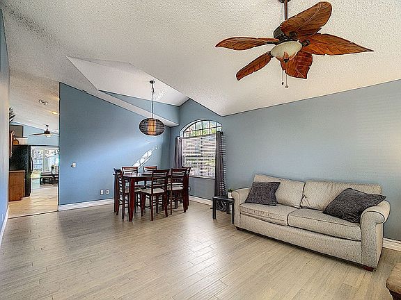 4th image of 1425 Woodfield Oaks Dr