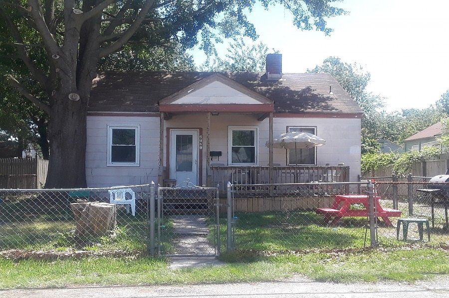 1st image of 2721 Barclay Ave