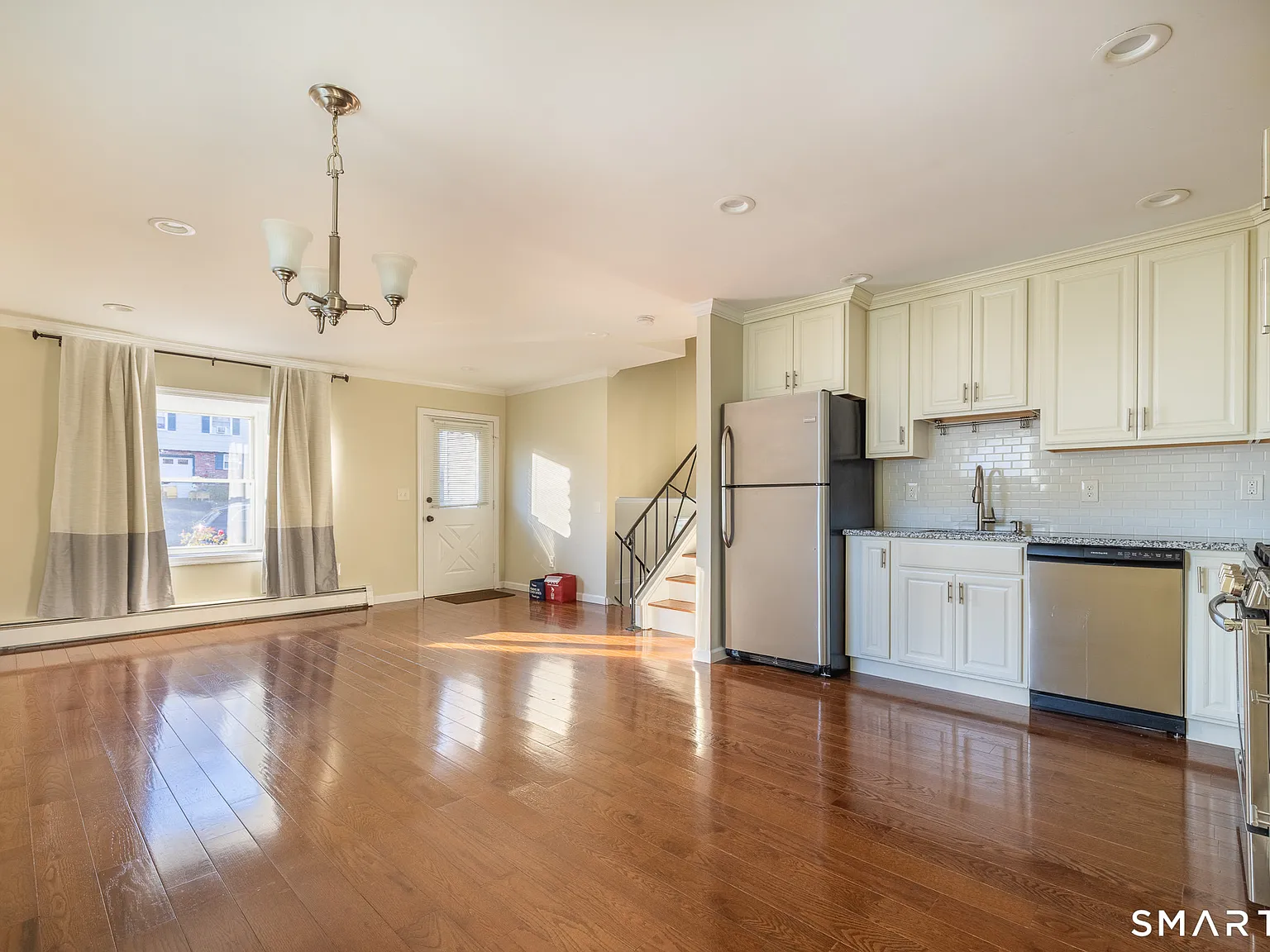 3 bed, 2.0 bath, 1256 sqft, $2,500 — Photo 3