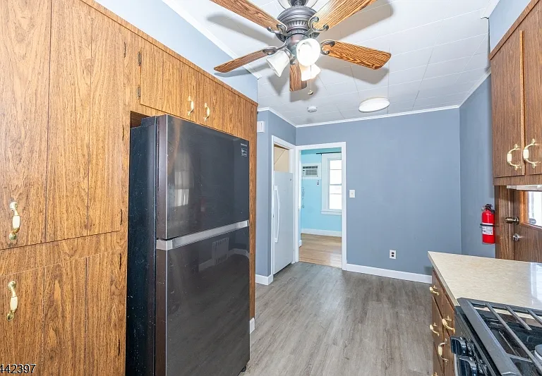8-02 Henderson Blvd — Photo 16