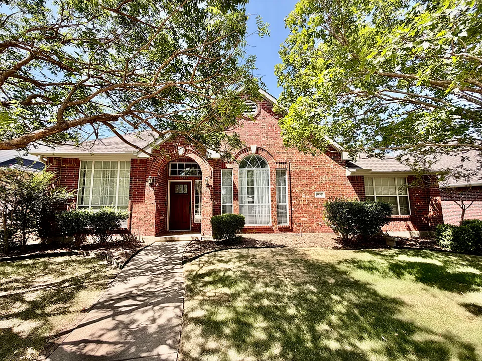 1632 Castle Pines Dr