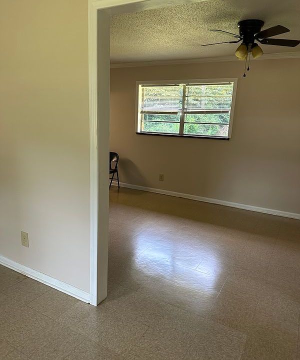 2nd image of 206 Taylor Ln