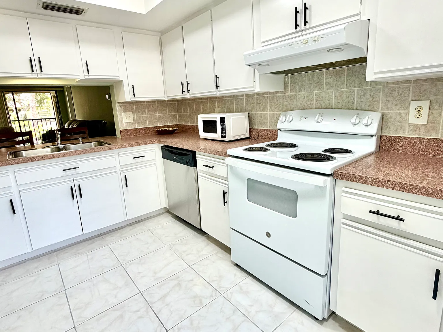 2 bed, 1125 sqft, $1,695 — Photo 3