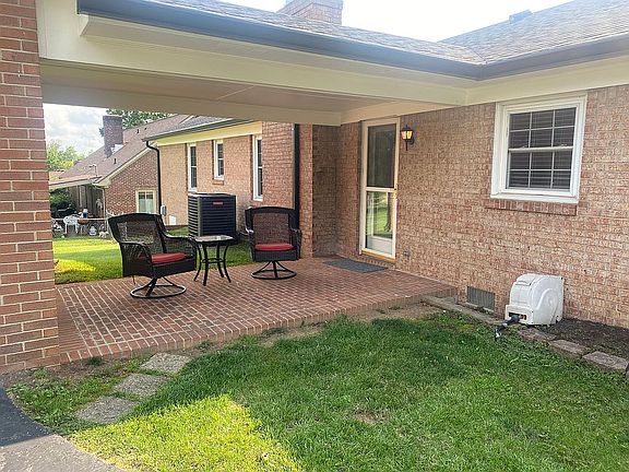 4th image of 424 Linden Ln