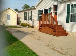 39 Pine Ridge Dr, Lapeer, MI 48446